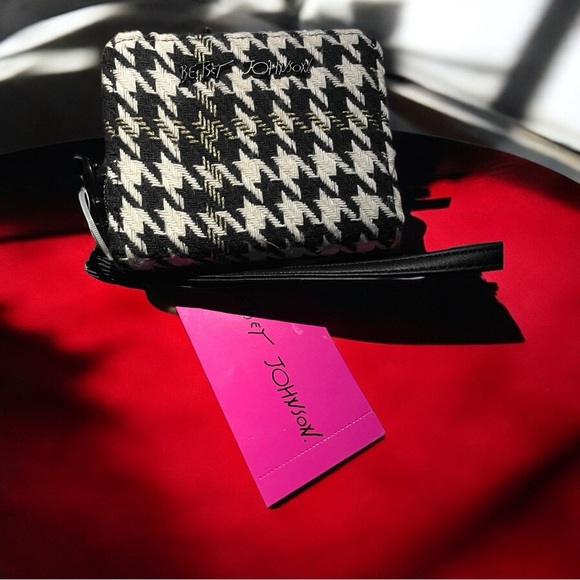 Betsey Johnson Handbags - NWT BETSEY JOHNSON Zip Around Square Wallet Wristlet Houndstooth Fabric B&W